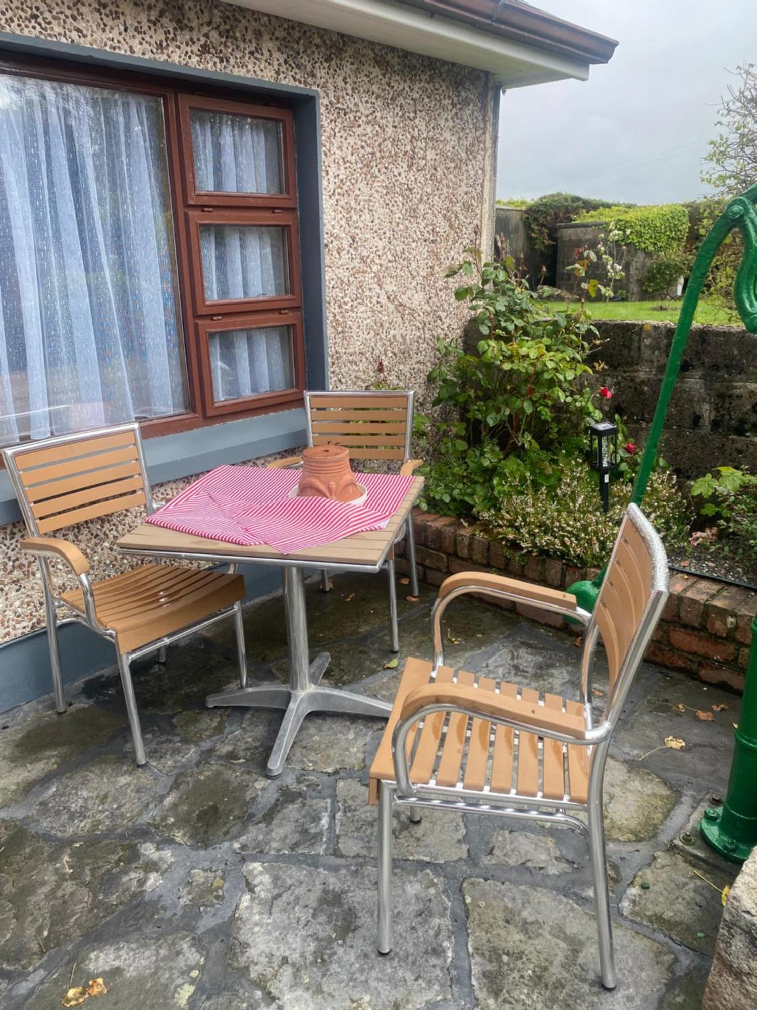 Bluebell Apartment Sleeps 7 Only Let As Whole Apartment Blennerville Exterior photo